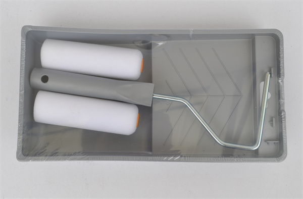 Plateau &agrave; rouleaux de peinture